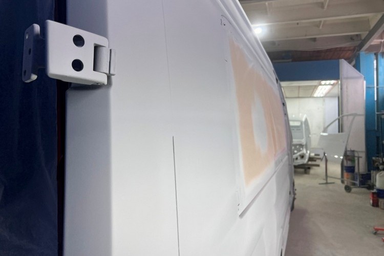 Кузовной ремонт и покраска микроавтобуса Mercedes Sprinter